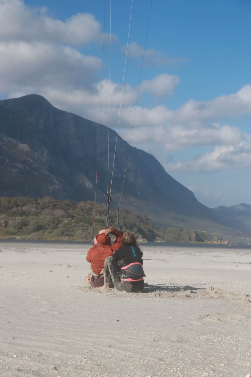 First lesson: learning to fly the kite from the beach