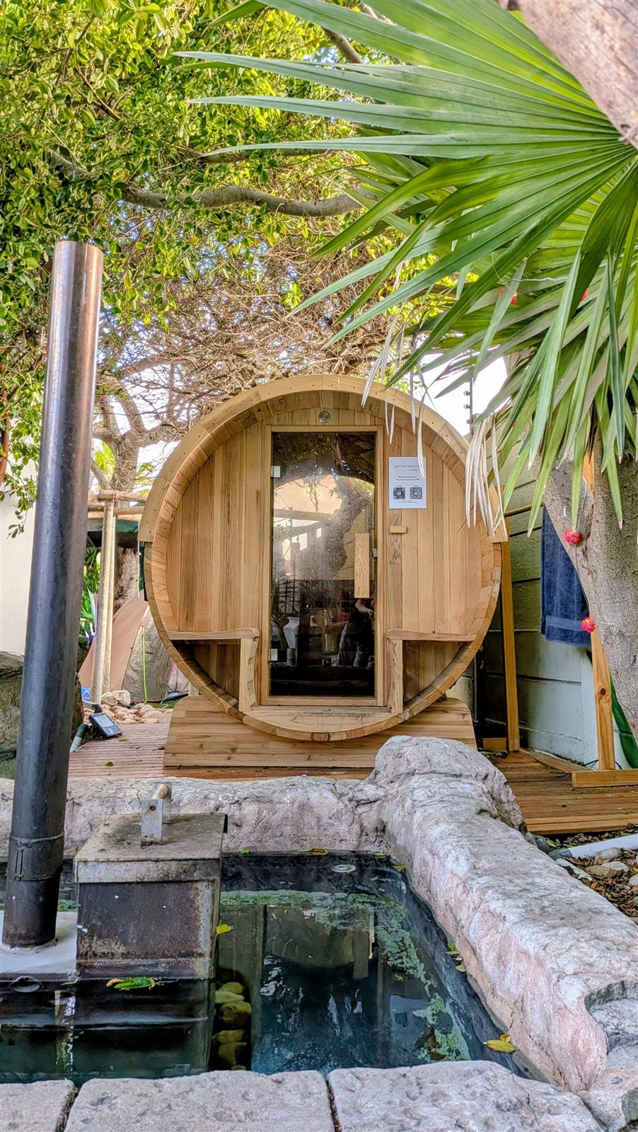 The barrel sauna and wood-fired hot tub at Khaya